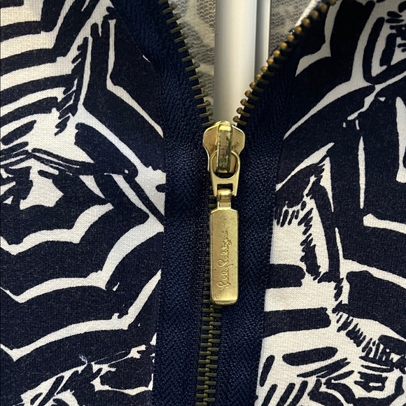 Lilly Pulitzer Navy and White Zip Up Top - Size XSmall - Picture 4 of 8